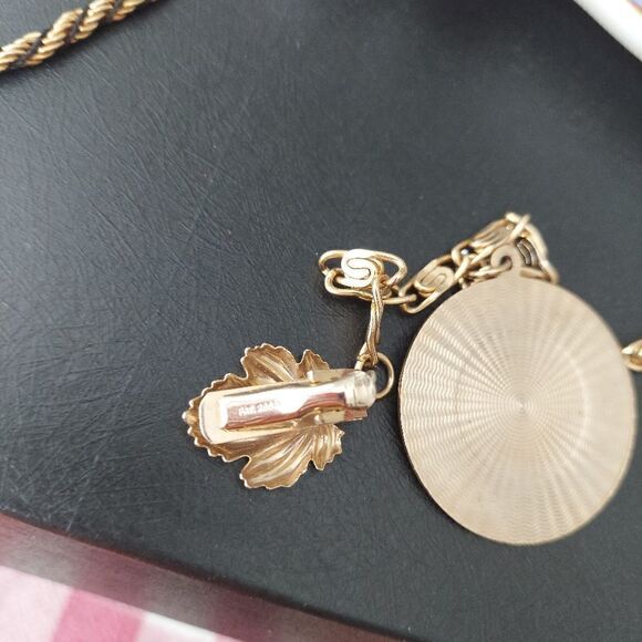 Vintage mid century Gold Tone Sweater chain clip 1950s Vintage Sweater Clip - Picture 2 of 4